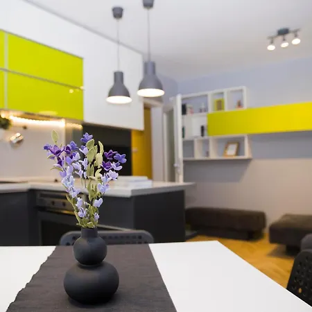 Sunny Balcony 2 Bedroom Metro Vitosha Blvd ソフィア