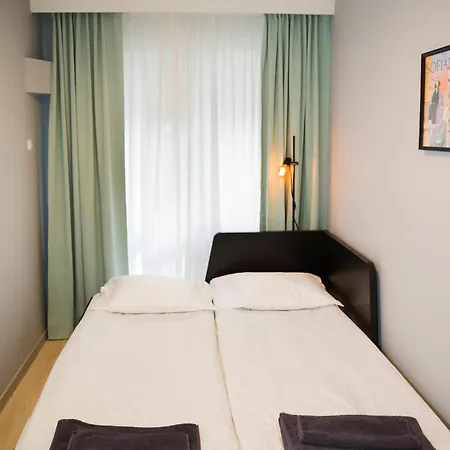 アパート Sunny Balcony 2 Bedroom Metro Vitosha Blvd ソフィア