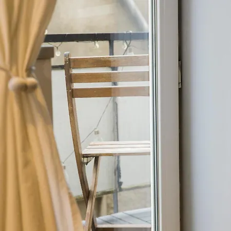 Sunny Balcony 2 Bedroom Metro Vitosha Blvd ソフィア